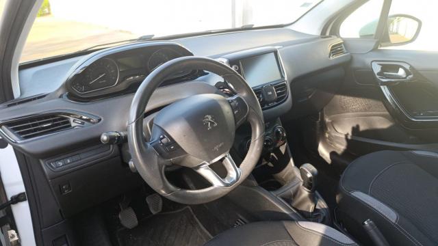 Peugeot 208 image 5