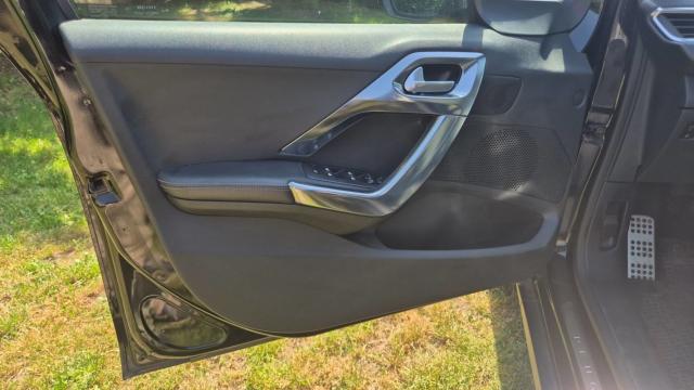 Peugeot 2008 image 9