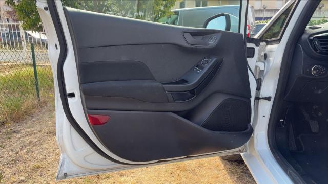 Ford Fiesta image 2
