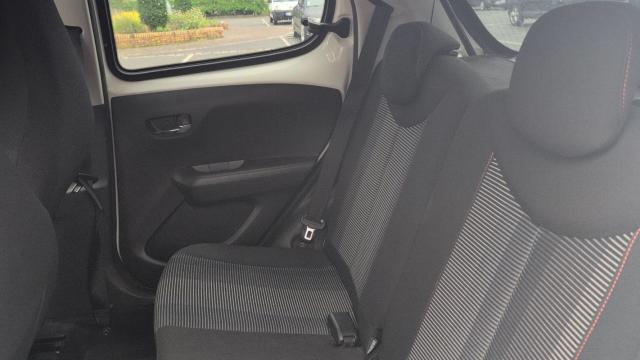 Peugeot 108 image 1