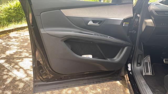 Peugeot 5008 image 2