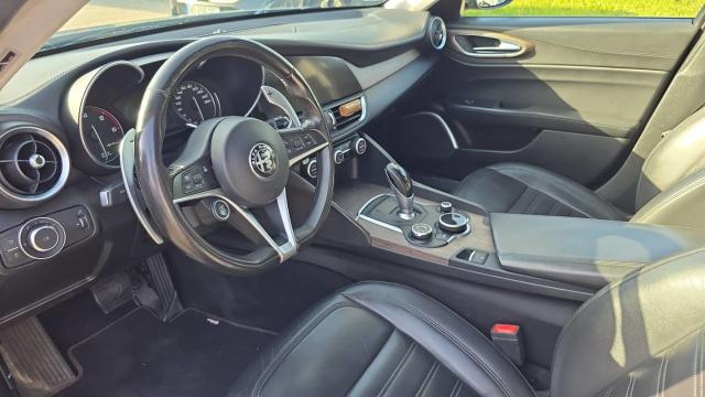 Alfa Romeo Giulia image 2