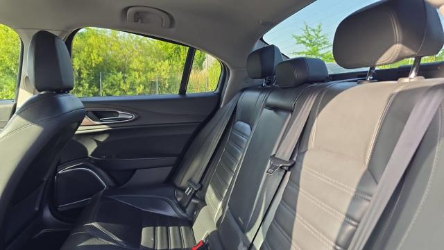 Alfa Romeo Giulia image 5