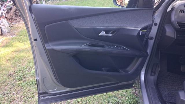 Peugeot 3008 image 2