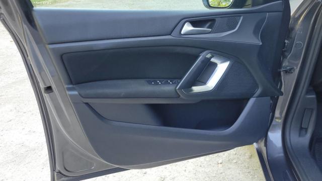 Peugeot 308 image 2