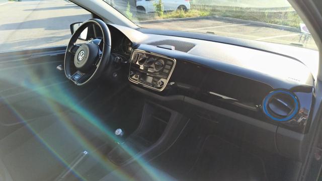 Volkswagen Up! image 1