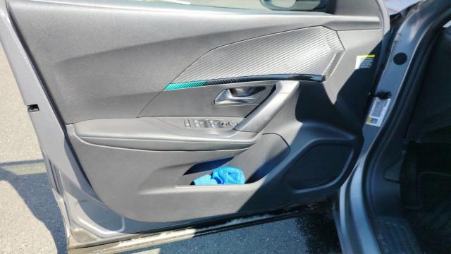 Peugeot 2008 image 9