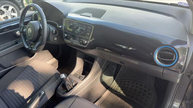 Volkswagen Up! image 7