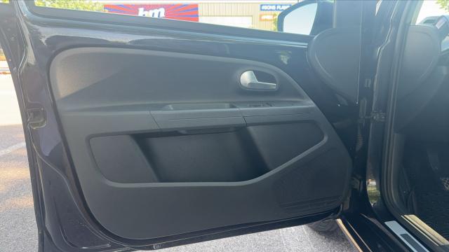 Volkswagen Up! image 1