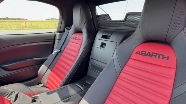 Abarth 124 Spider image 2