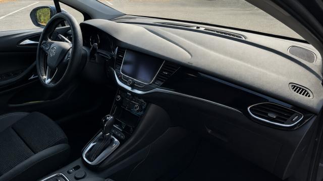 Opel Astra Sports Tourer image 5