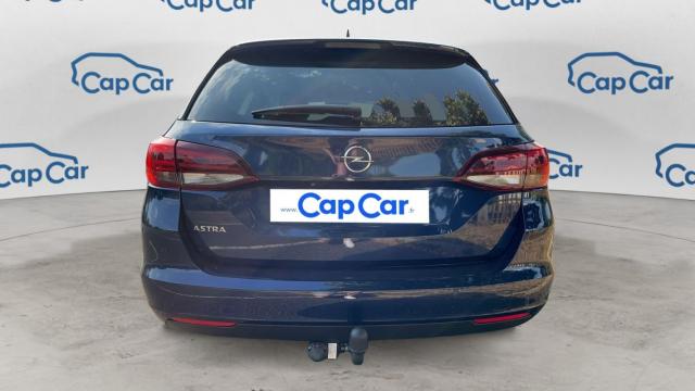 Opel Astra Sports Tourer image 3