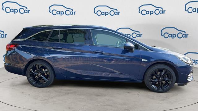 Opel Astra Sports Tourer image 2