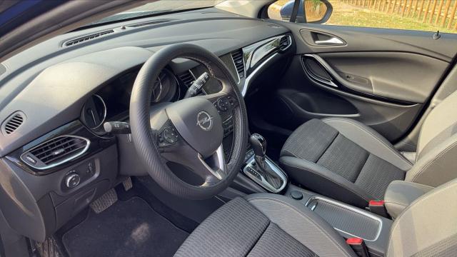 Opel Astra Sports Tourer image 4