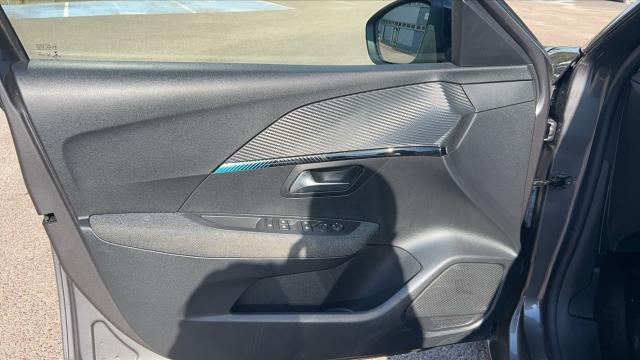 Peugeot 208 image 2