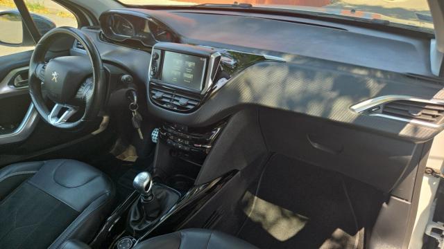 Peugeot 2008 image 3