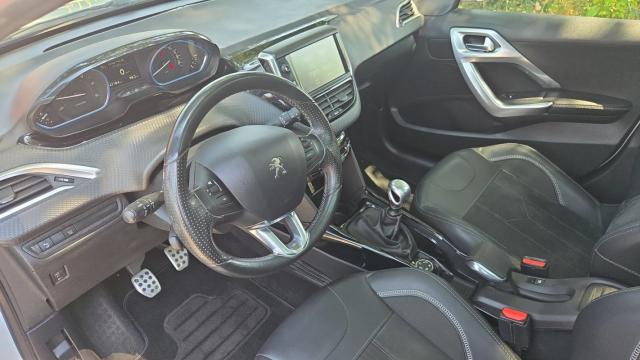 Peugeot 2008 image 2