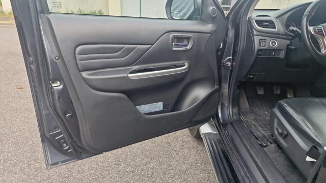 Mitsubishi L200 image 9