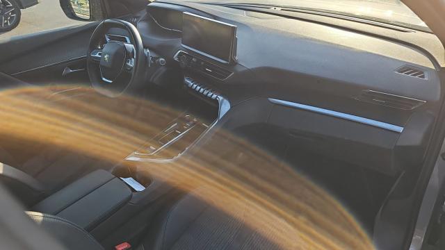 Peugeot 5008 image 2