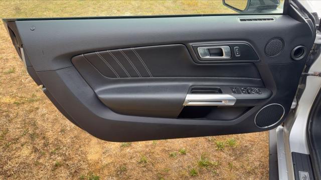 Ford Mustang image 5