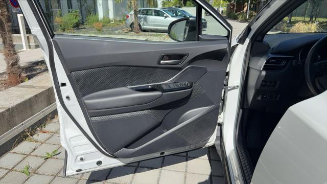 Toyota C-Hr image 4