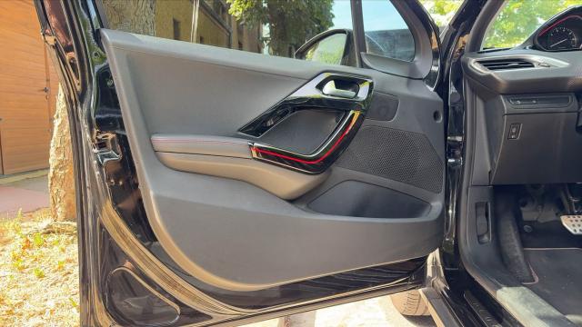 Peugeot 2008 image 1