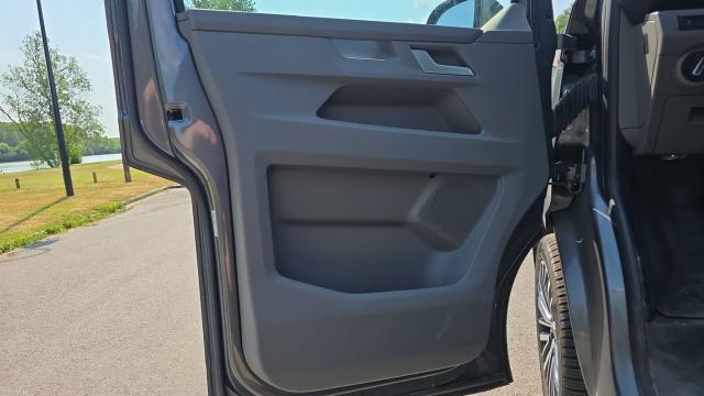 Volkswagen Transporter image 2