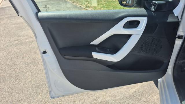 Peugeot 208 image 6