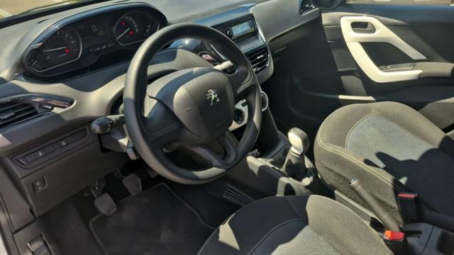 Peugeot 208 image 7