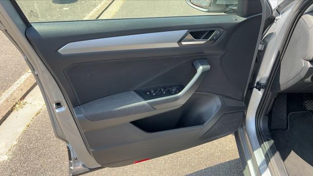 Volkswagen T-Roc image 8