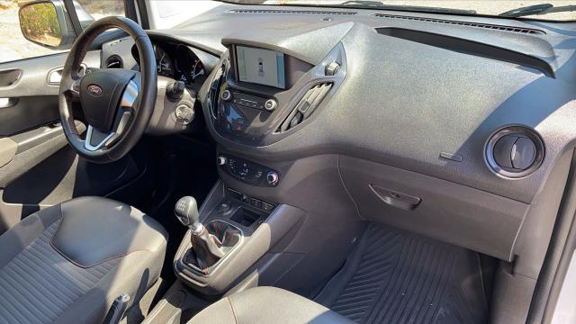 Ford Transit Courier image 4