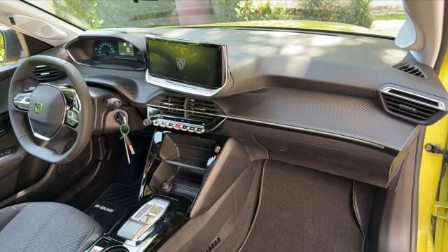 Peugeot E-208 image 2
