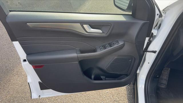 Ford Kuga image 8