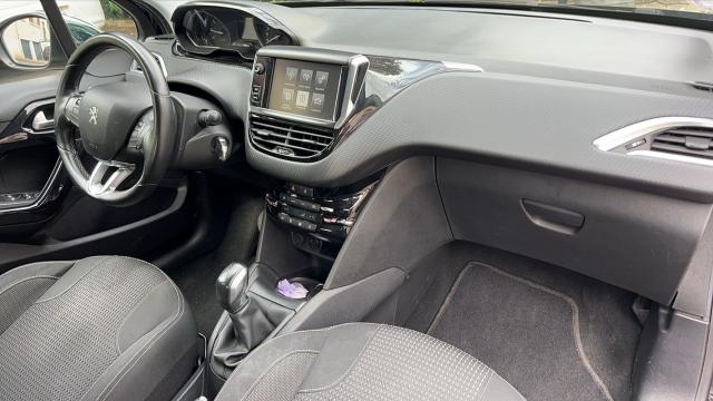 Peugeot 208 image 6