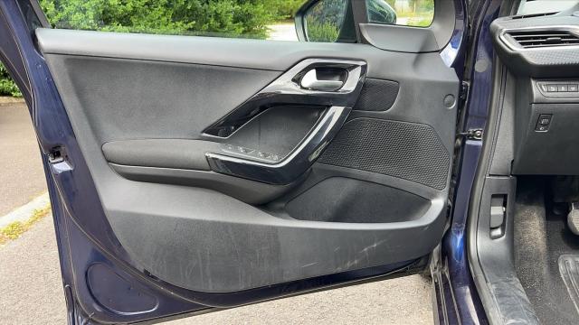 Peugeot 208 image 9
