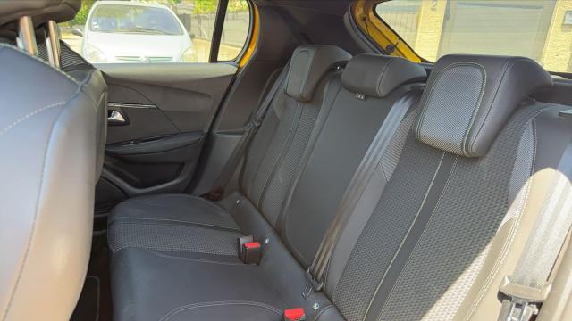 Peugeot 208 image 1