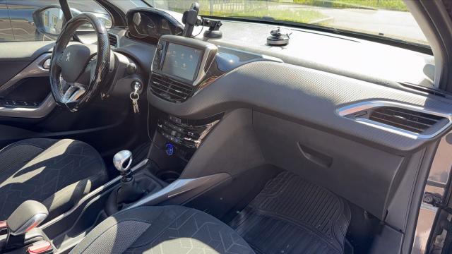 Peugeot 2008 image 8