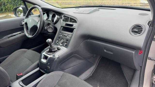 Peugeot 5008 image 1