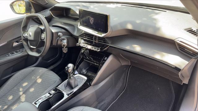 Peugeot 2008 image 2