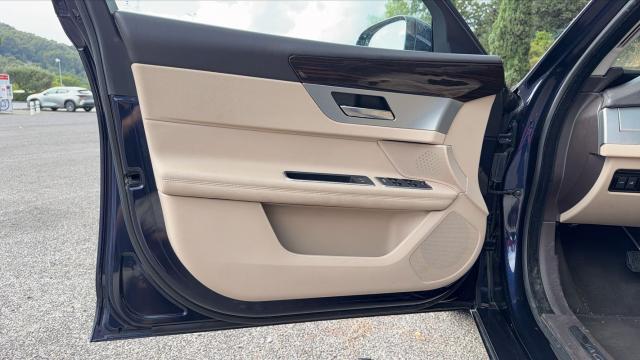 Jaguar Xf image 3