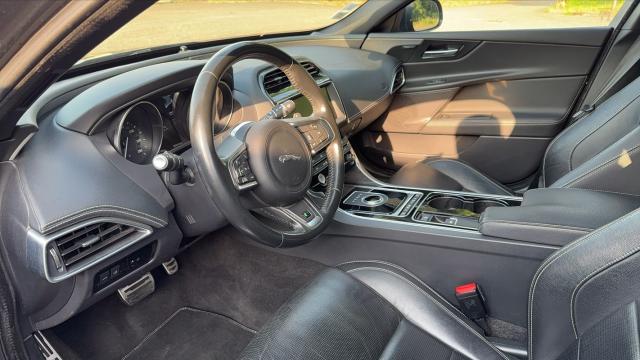 Jaguar Xe image 2