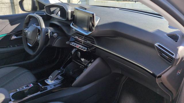 Peugeot 208 image 8