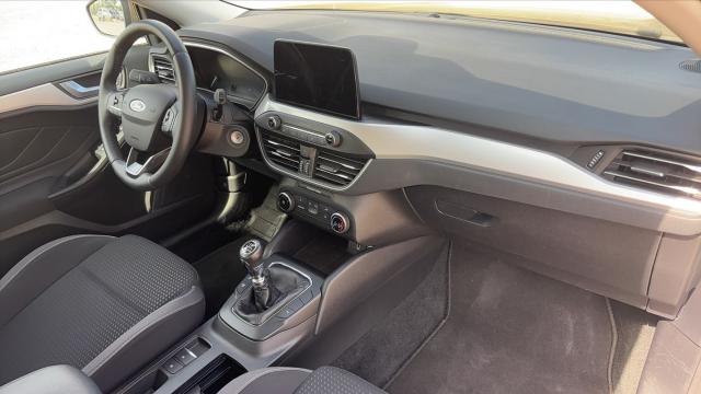 Ford Focus image 9