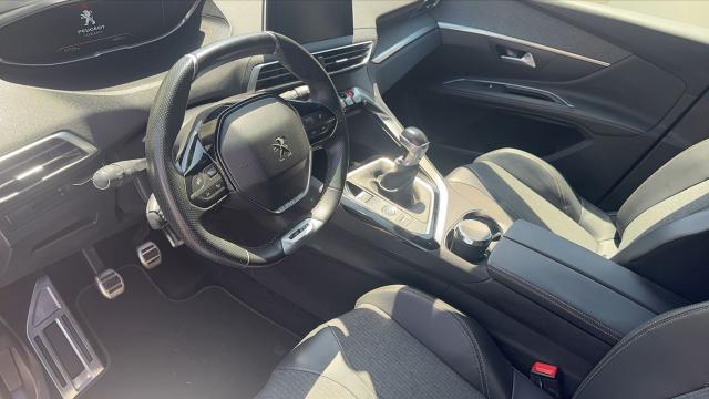 Peugeot 5008 image 1