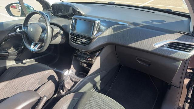 Peugeot 208 image 9