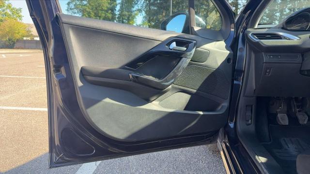Peugeot 208 image 1