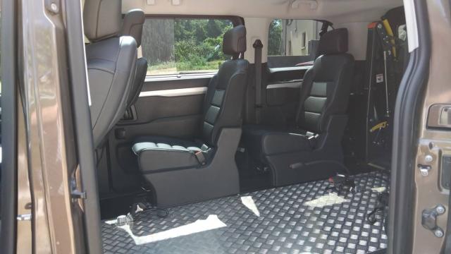 Peugeot Traveller image 2