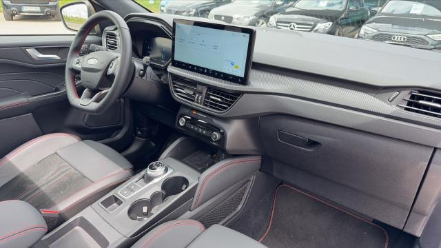 Ford Kuga image 1