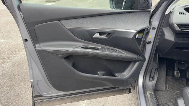 Peugeot 3008 image 2