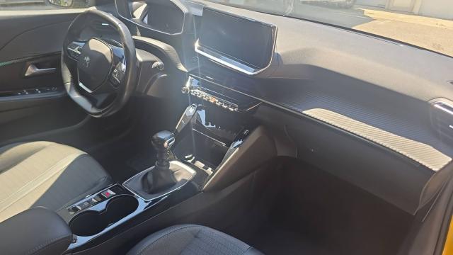 Peugeot 208 image 3